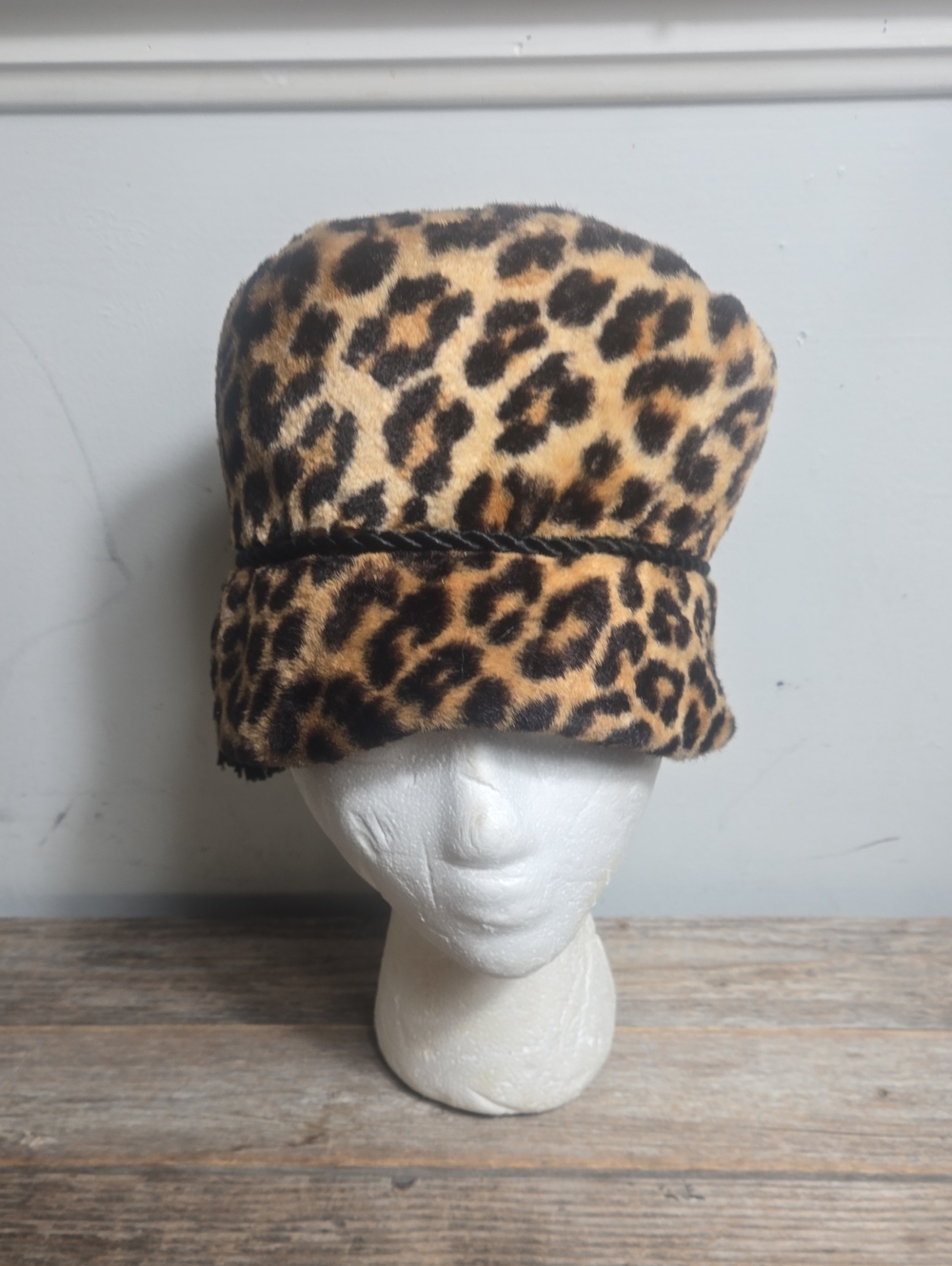 Leopard Print Faux Fur Hat With Tassl